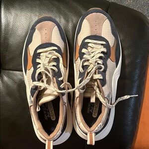 Skechers women’s Cream and Navy Sneakers